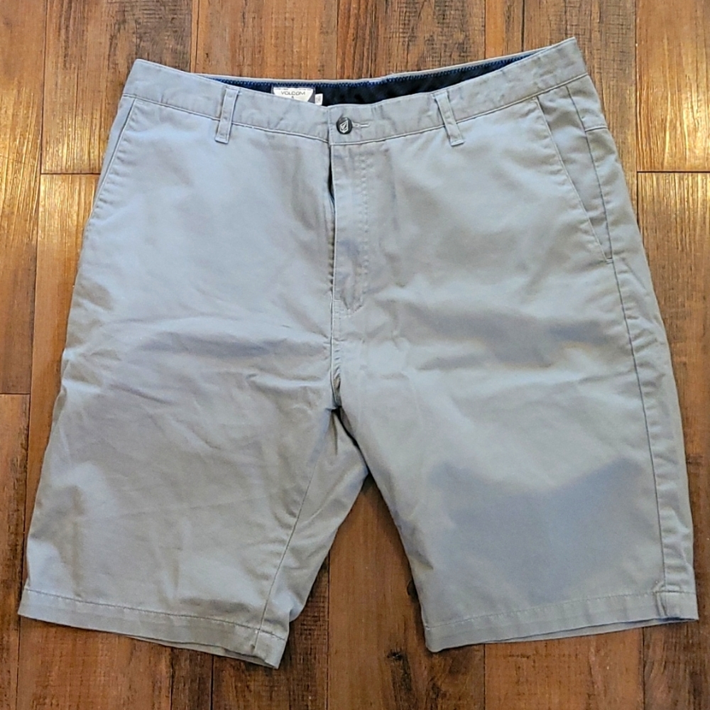 Volcom so 36 grey men's shorts